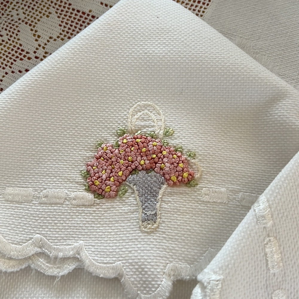 HEIRLOOM TEA TOWEL 💯% VTG FINE LINEN HAND EMBROIDERED FRENCH KNOT BASKET EUC